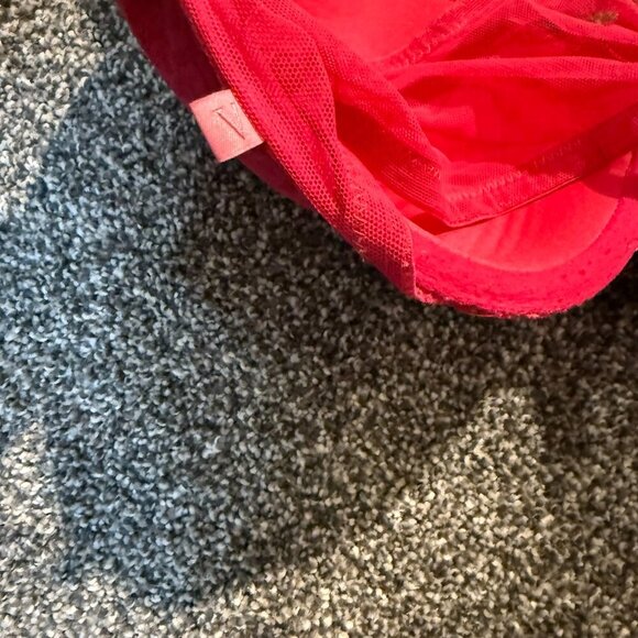 Victoria's Secret raceback demi - 38C - Picture 4 of 6